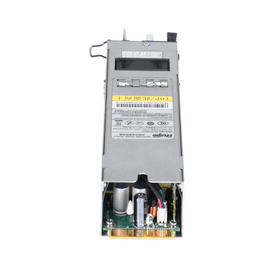 Módulo eletrónico metálico com etiquetas e componentes expostos