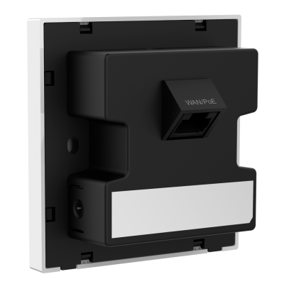 Tomada de parede branca com entrada WAN/POE preta