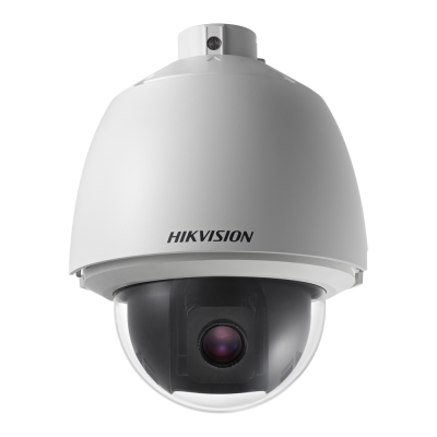 Câmara de segurança Hikvision branca com lente dentro de cobertura protetora transparente