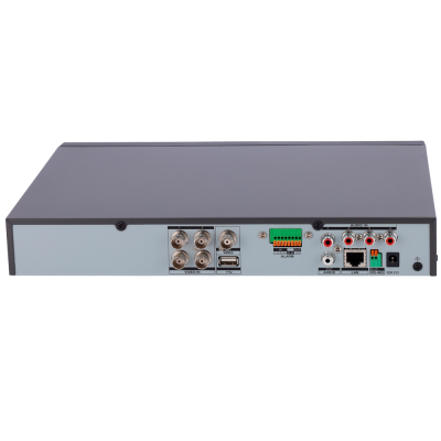 Dispositivo eletrónico cinza com várias portas traseiras e etiquetas