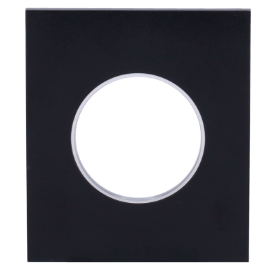 Caixa preta quadrada com orifício circular ao centro