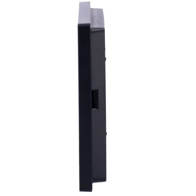 Dispositivo retangular preto visto de lado