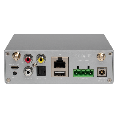 Parte traseira de dispositivo eletrônico com várias portas e conexões