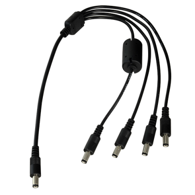 Cabo divisor de energia preto com uma entrada e quatro saídas