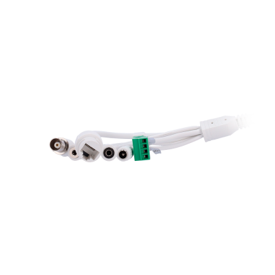 Conjunto de cabos com vários conectores brancos e verde