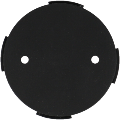 Tampa circular preta com dois orifícios e três saliências nas bordas