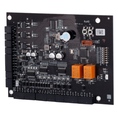 Placa eletrónica preta com vários componentes e texto RoHS e SATT-V1.4