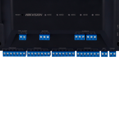 Painel traseiro preto de equipamento Hikvision com conectores azuis e textos técnicos