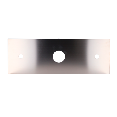 Painel metálico retangular com três orifícios circulares