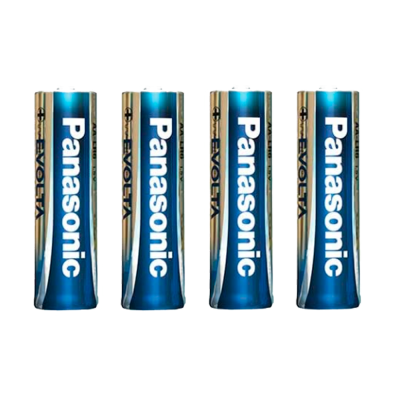 Conjunto de quatro pilhas AA Panasonic EVOLTA azul e prata.