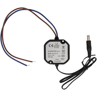 Adaptador AC preto com fios azul e castanho e cabo com conector DC