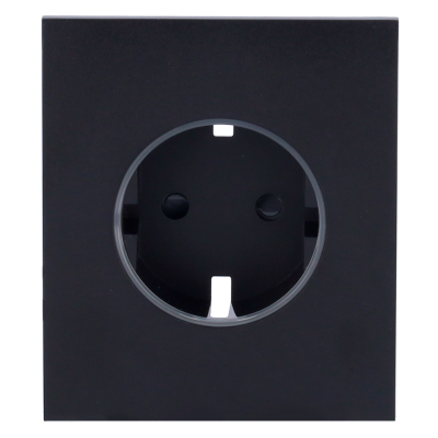 Tomada elétrica preta quadrada com entrada circular para plugue tipo Schuko