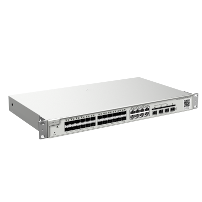 Equipamento de rede rackmount com múltiplas portas Ethernet e código QR
