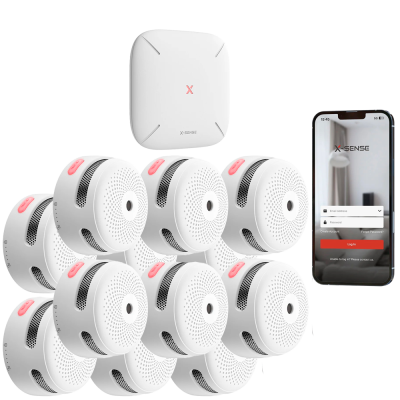 Conjunto de detectores de fumo brancos com dispositivo central e telemóvel com app X-SENSE