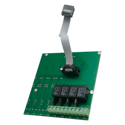 Placa eletrónica verde com relés e cabo plano cinzento