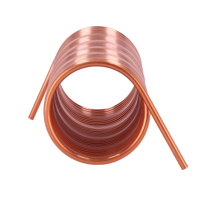 Bobina de tubo de cobre cilíndrico brilhante