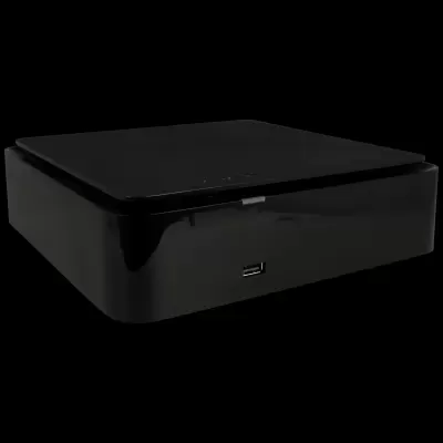 Aparelho electrónico preto com porta USB frontal