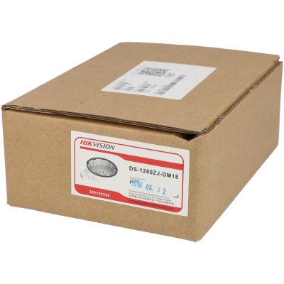 Caixa de cartão castanha com etiqueta HIKVISION DS-1280ZJ-DM18 e carimbo azul