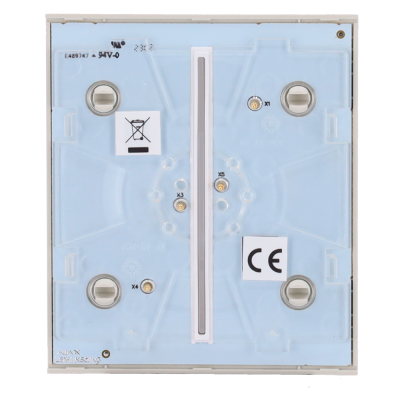 Placa eletrónica azul translúcida com conectores metálicos e etiquetas CE