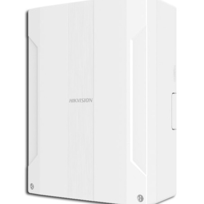 Caixa branca de plástico para equipamento com texto HIKVISION