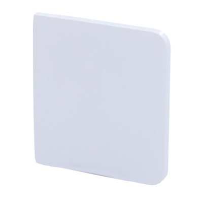 Plug quadrado de parede branco com cantos arredondados