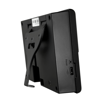 Aparelho eletrónico preto com suporte e entrada USB mini