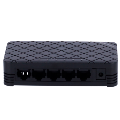 Interruptor de rede preto com cinco portas Ethernet