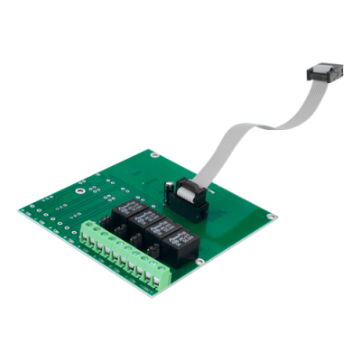 Placa eletrónica verde com componentes e conetor de fita cinzenta