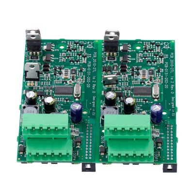 Placa eletrónica verde com componentes e conectores verdes de grande dimensão