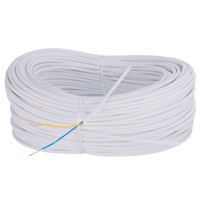 Rolo de cabo elétrico branco com fios coloridos expostos