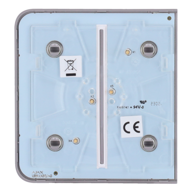 Componente eletrônico quadrado com base plástica translúcida e conectores dourados