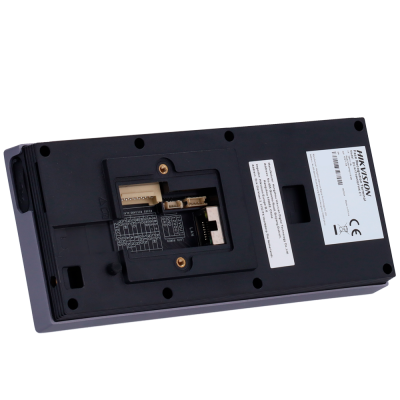 Dispositivo eletrónico preto Hikvision com etiquetas e porta LAN