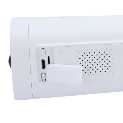 Dispositivo eletrônico branco com portas e ventilação