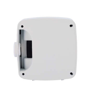 Caixa plástica branca quadrada com barra preta e orifícios para parafusos