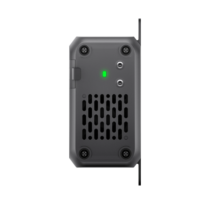 Dispositivo eletrónico cinzento com ventoinha e luz verde