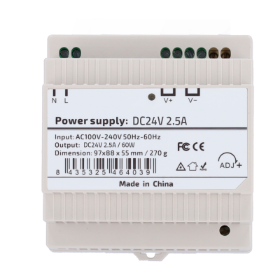 Fonte de alimentação branca com etiqueta de especificações técnicas e código de barras
