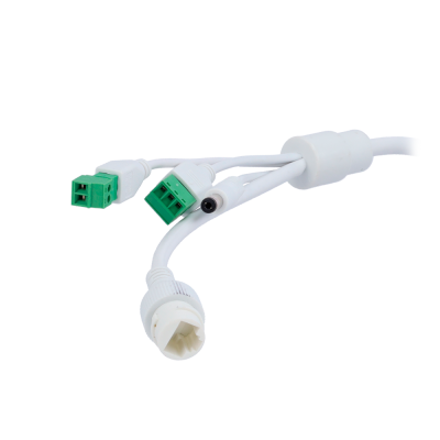 Cabo branco com vários tipos de conectores eletrónicos