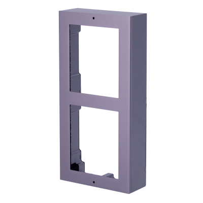 Estrutura metálica cinzenta retangular com dois recortes quadrados