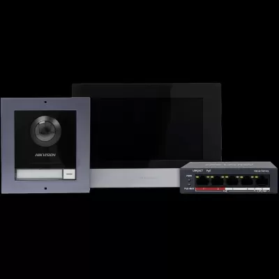 Sistema de videovigilância Hikvision com câmara, monitor e switch de rede