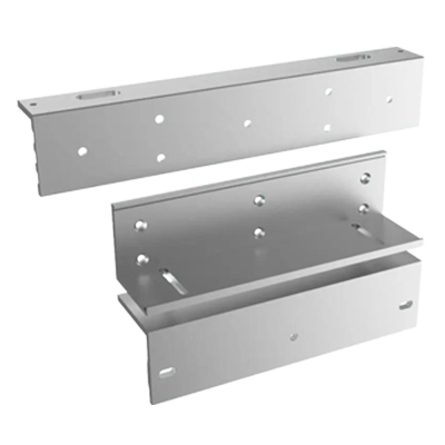 Placas metálicas prateadas com furos em fundo branco