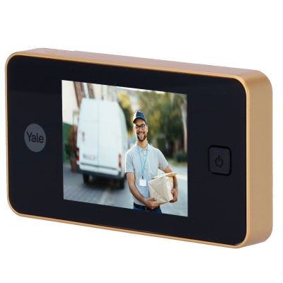 Ecrã digital de videoporteiro preto e dourado da marca Yale a mostrar carteiro com encomenda