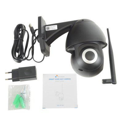 Câmara de segurança domo preta com acessórios sobre fundo branco