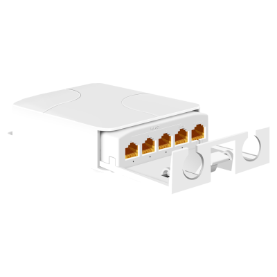 Dispositivo branco com cinco portas RJ45 para conexões de rede