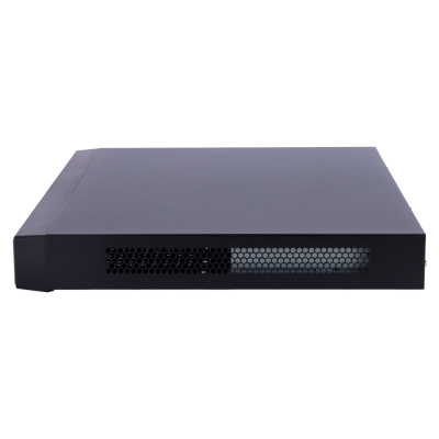 Equipamento eletrônico preto retangular com ventilação hexagonal