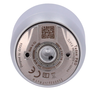 Dispositivo redondo metálico Tedee PRO com etiquetas gravadas e código QR no topo