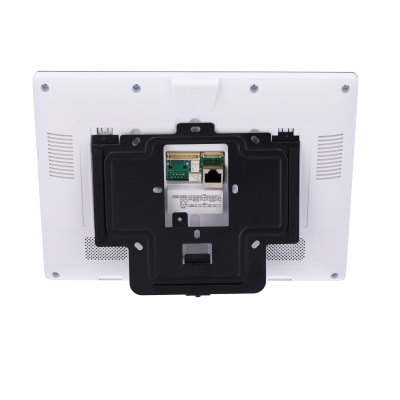 Painel eletrônico branco com conexões atrás