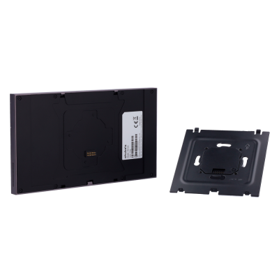 Painel negro retangular com suporte destacável e etiquetas brancas.