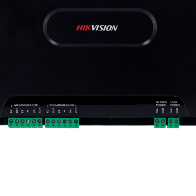 Dispositivo eletrônico preto HIKVISION com conectores verdes e marca da empresa