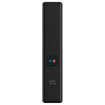 Coluna de som preta vista de trás com conectores e certificações