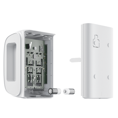 Dispositivo eletrónico branco aberto mostrando circuito e compartimento para pilhas AA